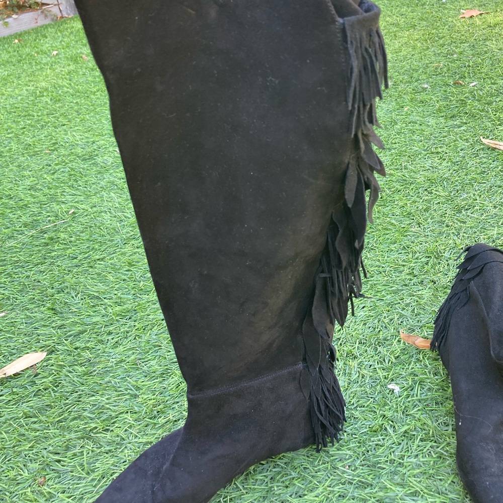 Over the knee suede black boots with fringe